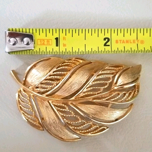 Vintage Signed LISNER Goldtone Leaf Brooch - Picture 6 of 15